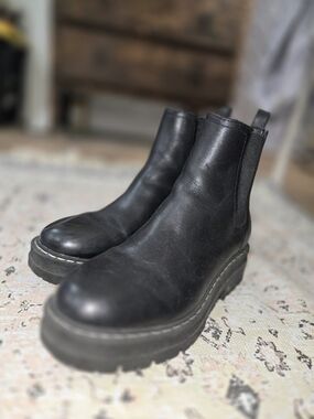 Marc Fisher Black Chelsea Platform Booties SZ 7